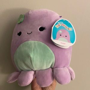 7 inch Violet with Flower Squishmallow